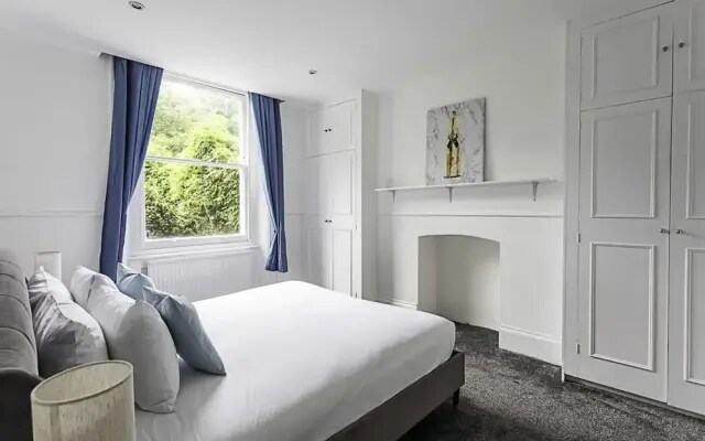 Clapham Charm: 2-bedroom Beauty