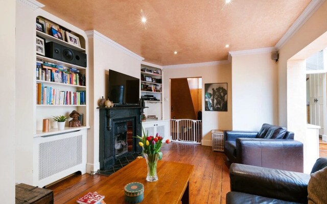 Bright Munster Road Apartment - MM2