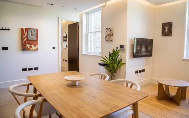 The Pembridge 12