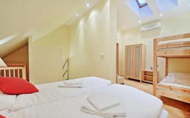 B.O.B. Apartment