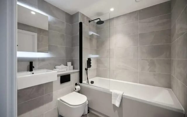 The Tottenham Hale Crib - Trendy 2bdr Flat With Balcony