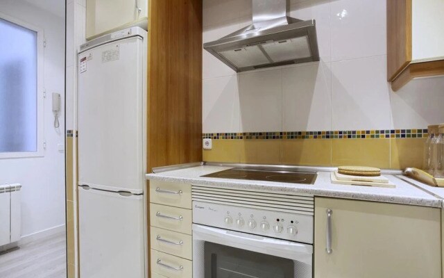 Near Reina Sofía Museum. 6pax. 2bedrooms. Reina Sofia III