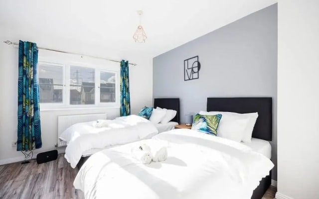 Remarkable 2- Bed House in Barking Essex