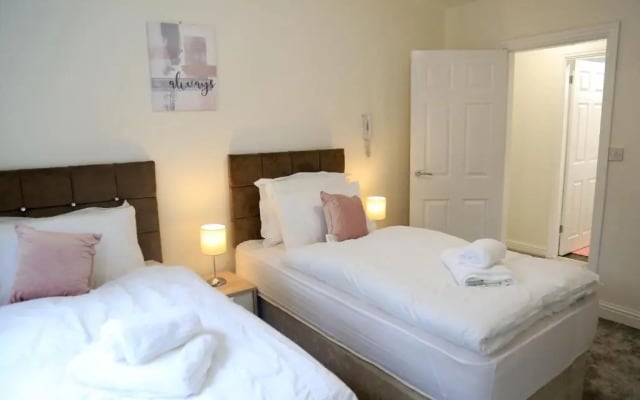 Gorgeous ground floor apartment + free parking