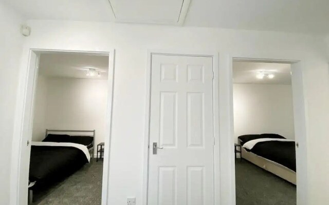 Remarkable 3-bed House in Sheffield