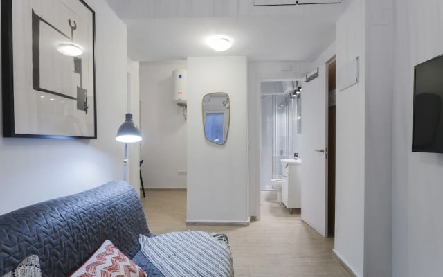 Dobo Rooms - Ronda de Segovia Apartments