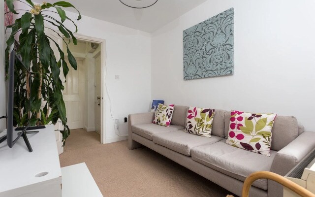 2 Bedroom Apartment In Wapping