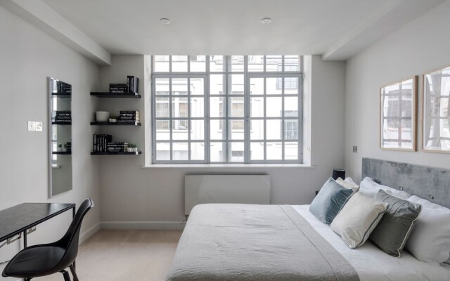 The Eyre Suite Three - Farringdon - by Frankie