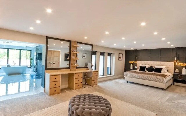 5 Bed Villa-sleeps 10-hot Tub-bar & Pool Table