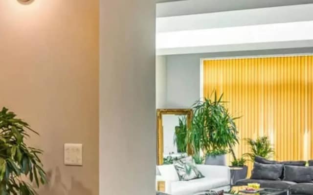 Ivy House, 6-beds, Sleeps 19 With Hot Tub