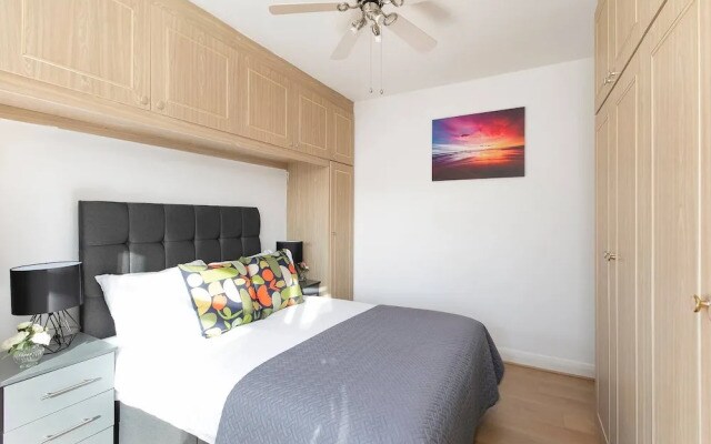 Skyvillion - Enfield 4bed House W Garden & Parking