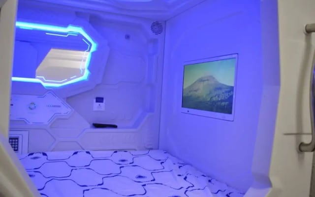 Cosmos capsule coworking hub London