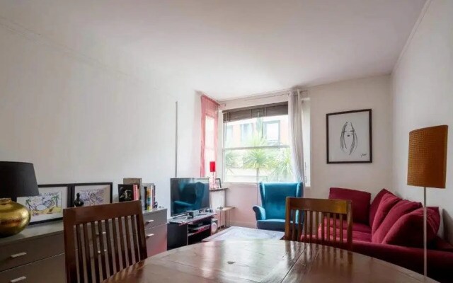 Neuilly-Sur-Seine F2 En Rez de Chaussee (Adults Only)