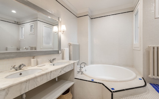Balmes Apartment by Olala Homes
