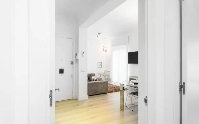 Jose Abascal Apartment by Flatsweethome