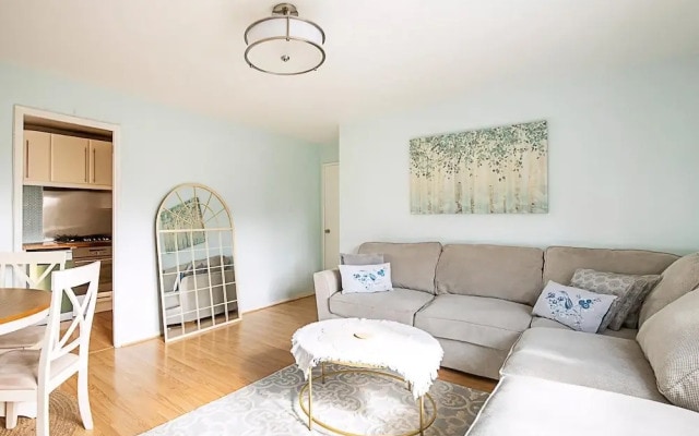 Quiet and Cosy 2-bed in Wimbledon