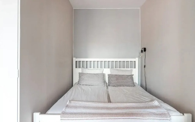 Bright & Cozy, Renovated Studio in the Center
