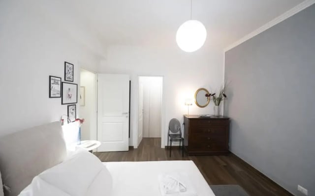 Lovely Design Apartment With Balcony