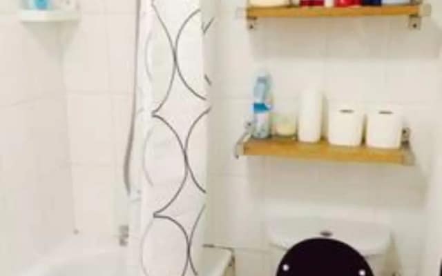 Bright 2 Bedroom Apartment