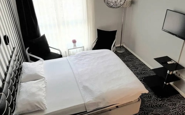 Mira Suites