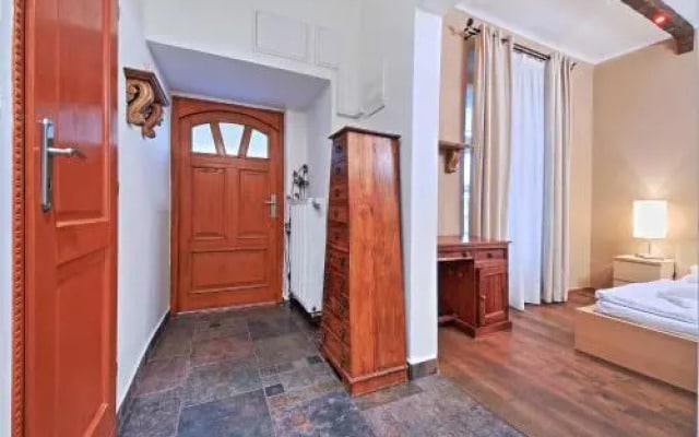 Rose Apartment