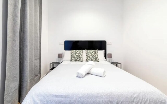 AYZ Princesa - Auto check-in property