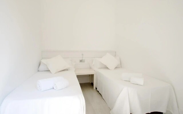 Hostal Express by gaiarooms