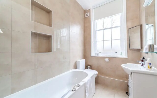 Spacious 3-bed flat by popular Waterloo