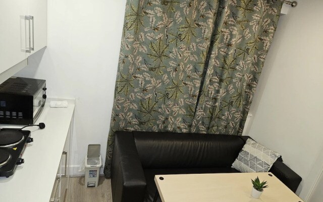 1 Bed Flat - Sleeps 2 - Parking - Garden