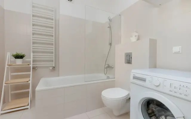Gold & Blue Apartment Warsaw by Renters