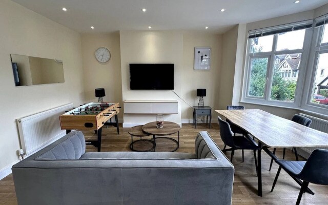 Mayfield Escape - Stylish Two Bed Apartment