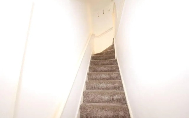 Harrow Place- Stylish Two Bedroom Apartment.