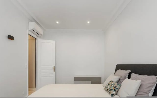Luxury 5 Bed Residence - Opposite Arc de Triomphe