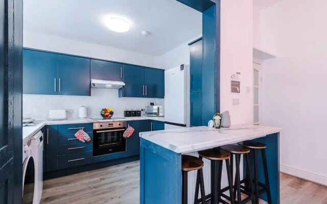 Spacious Home Sleeps 7 in the Heart of Anfield