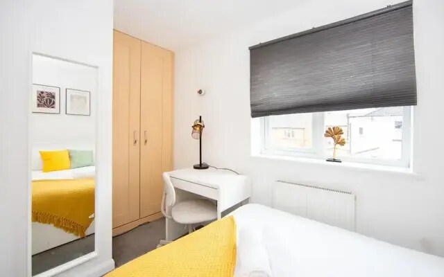 Stylish Town House - Located Close to Derby Centre