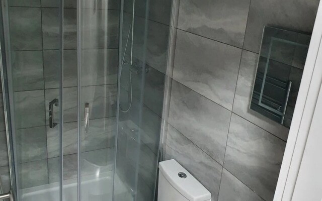 Deluxe 6 bed Suite in Liverpool City Center