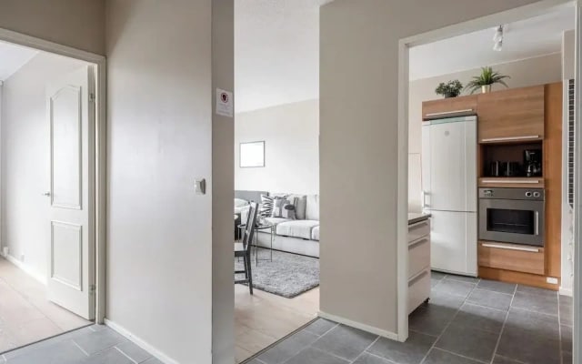 1BR Apt and Balcony next to Railway Station
