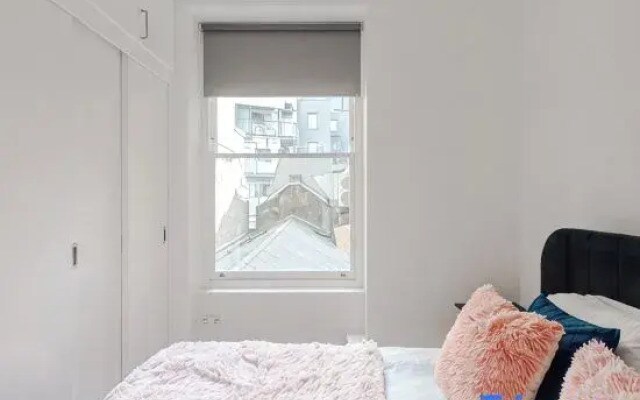The Foley Residence I - Fitzrovia - by Frankie