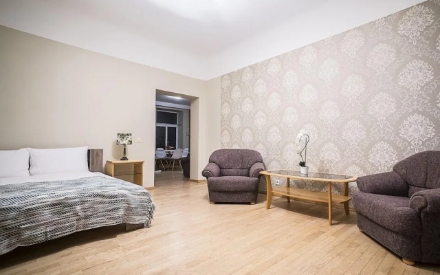 Ап-ты WINWINSTAY с вид. на реку, Старый город