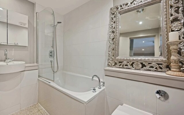 Sleek 2BD Flat W/terrace - 2 Mins From Farringdon!