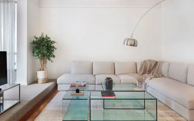Artist Modernist 3-br Gem Next to Paseo de Gracia