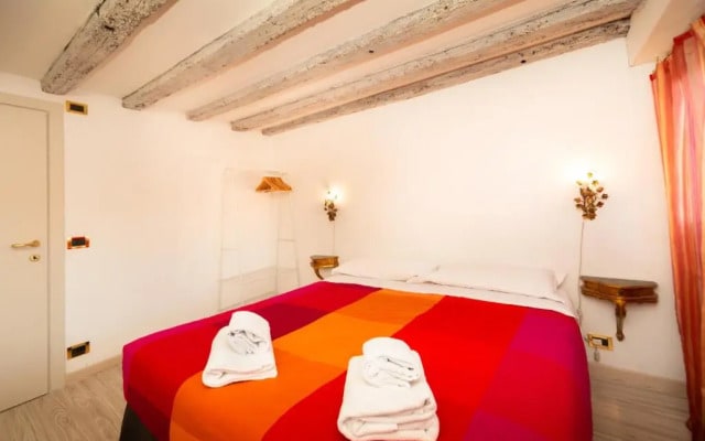 Heart of Venice White House Rialto Wi-Fi 1GBs