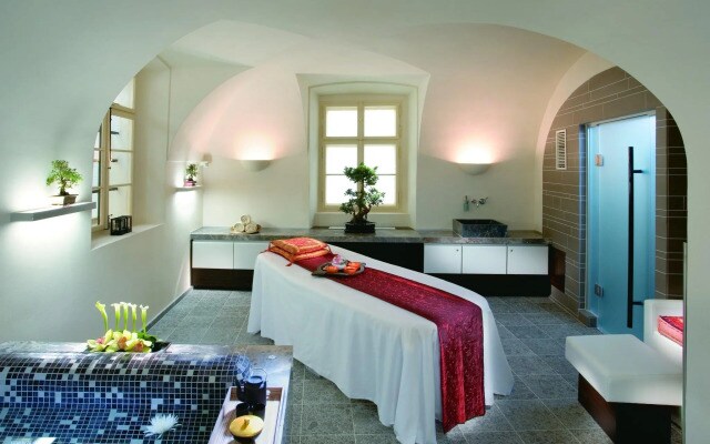 Mandarin Oriental, Prague