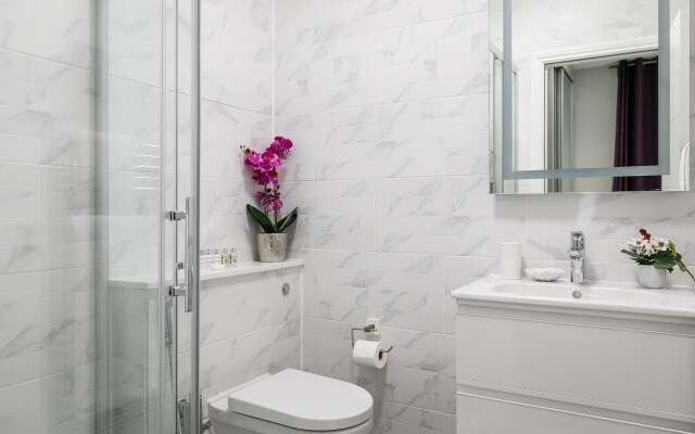 Modern 3-bed apartment in Maida Vale full AC
