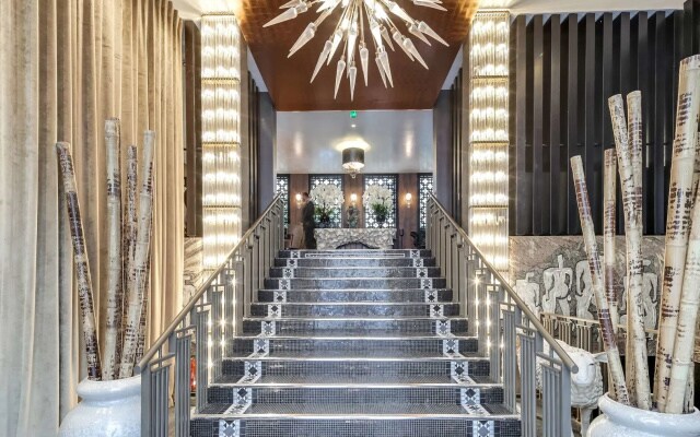 The One Alma Paris