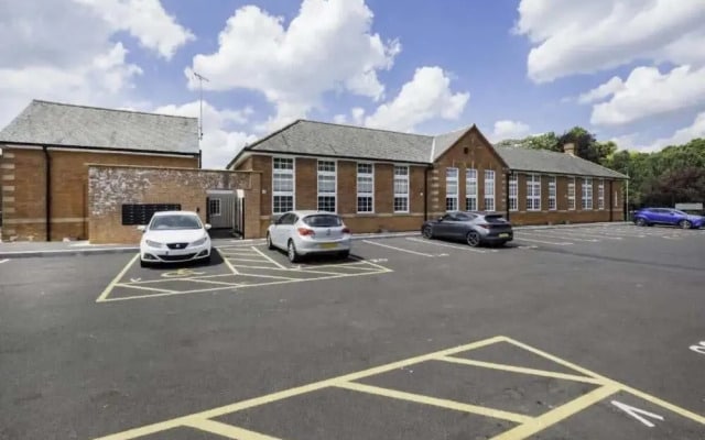 Modern 2bed Apartment-ground Floor-free Parking
