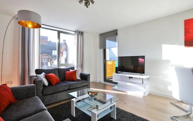 2 Bed 2 Bath flat close to underground