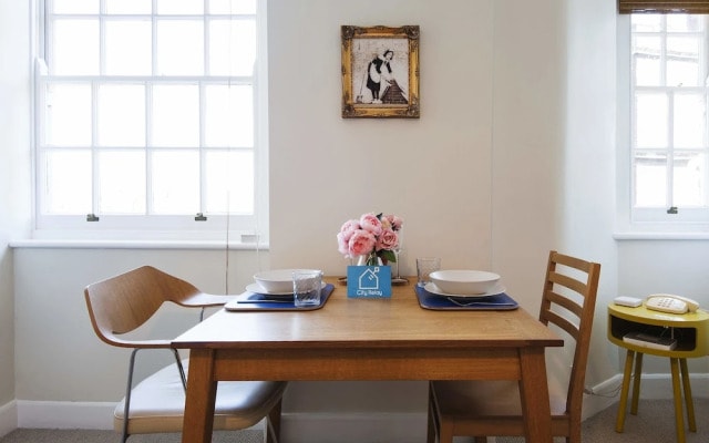 Bright Queen Alexandra Apartment - MPN