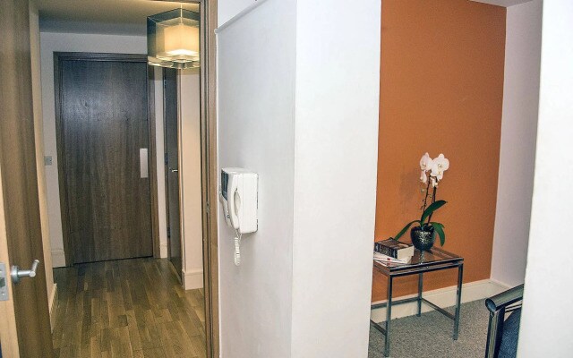 Base Serviced Apartments - Cumberland Apartments