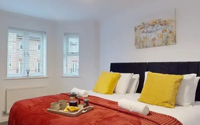Romford Retreat - Modern 2BR Apartment